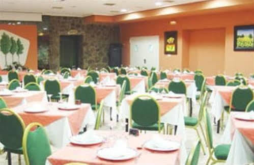 Oyo Hotel Los Alamos Plasencia Exterior photo
