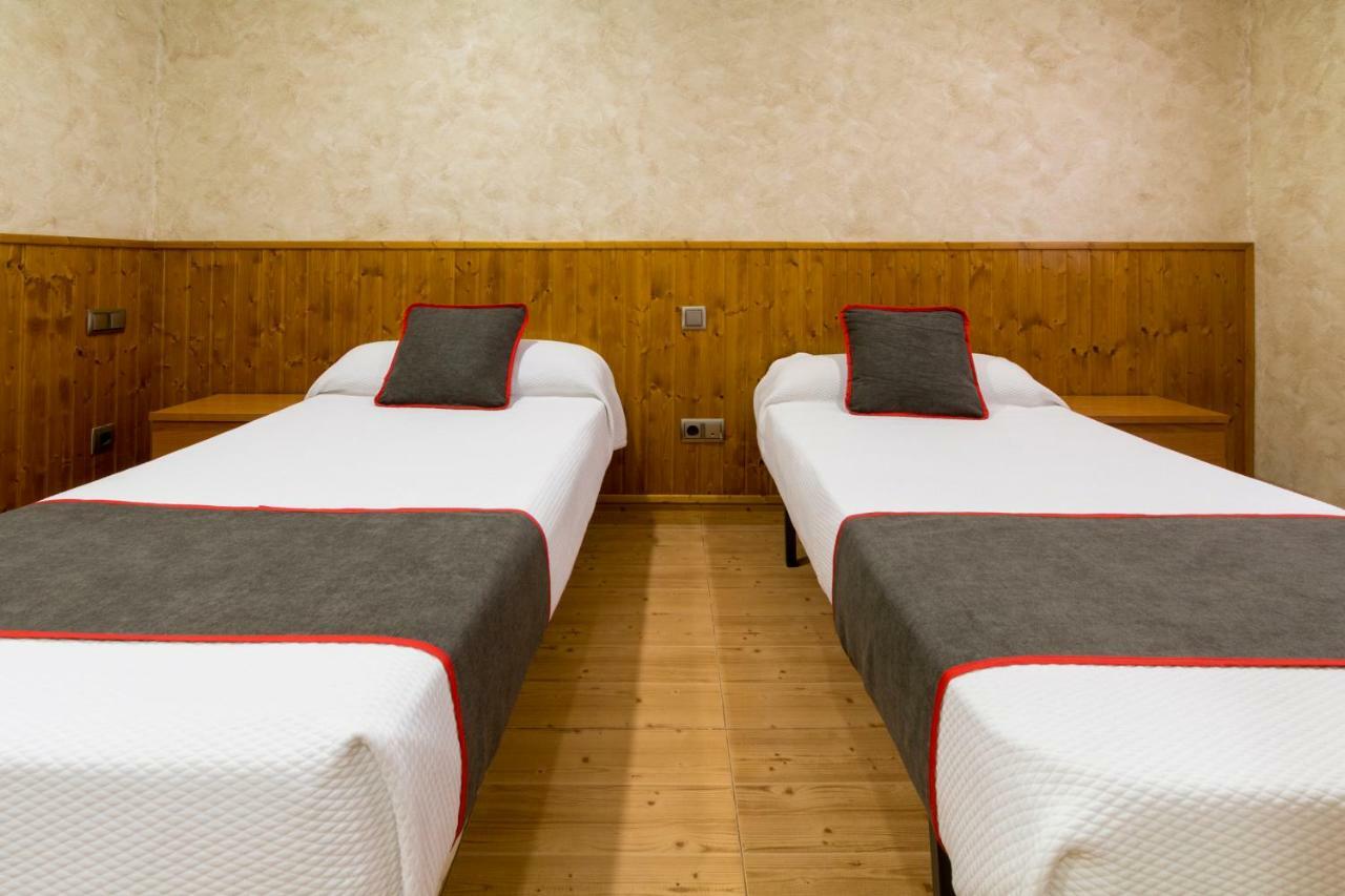 Oyo Hotel Los Alamos Plasencia Exterior photo