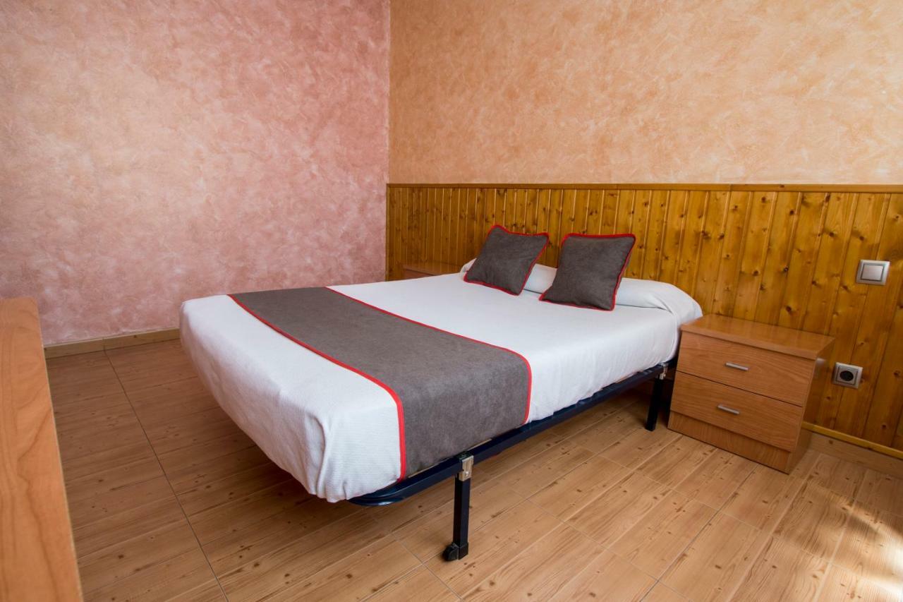 Oyo Hotel Los Alamos Plasencia Exterior photo